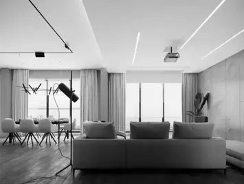 Modernios įtempiamos lubos interjere